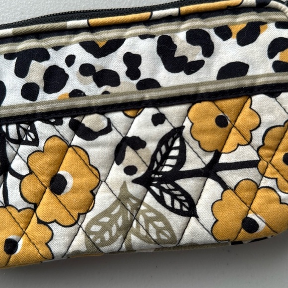 Vera Bradley Go Wild Wristlet Floral Quilted Wristlet Wallet - Picture 14 of 16